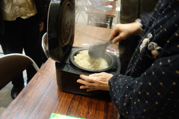 備蓄米の試食